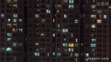 游戏中时光倒流的高层公寓楼在晚上